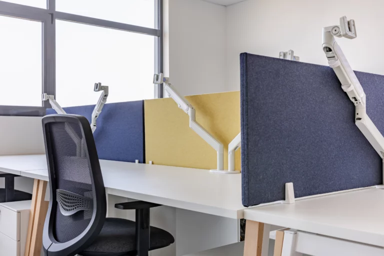 Bureaux avec cloisons acoustiques Brelet