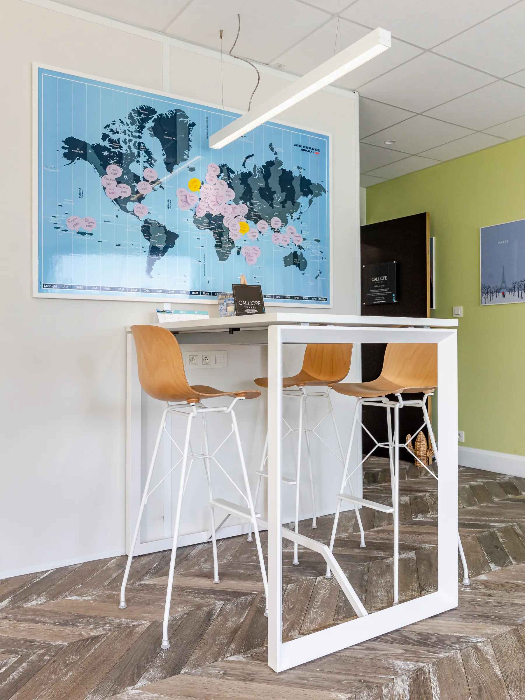 Table haute dans l'open space