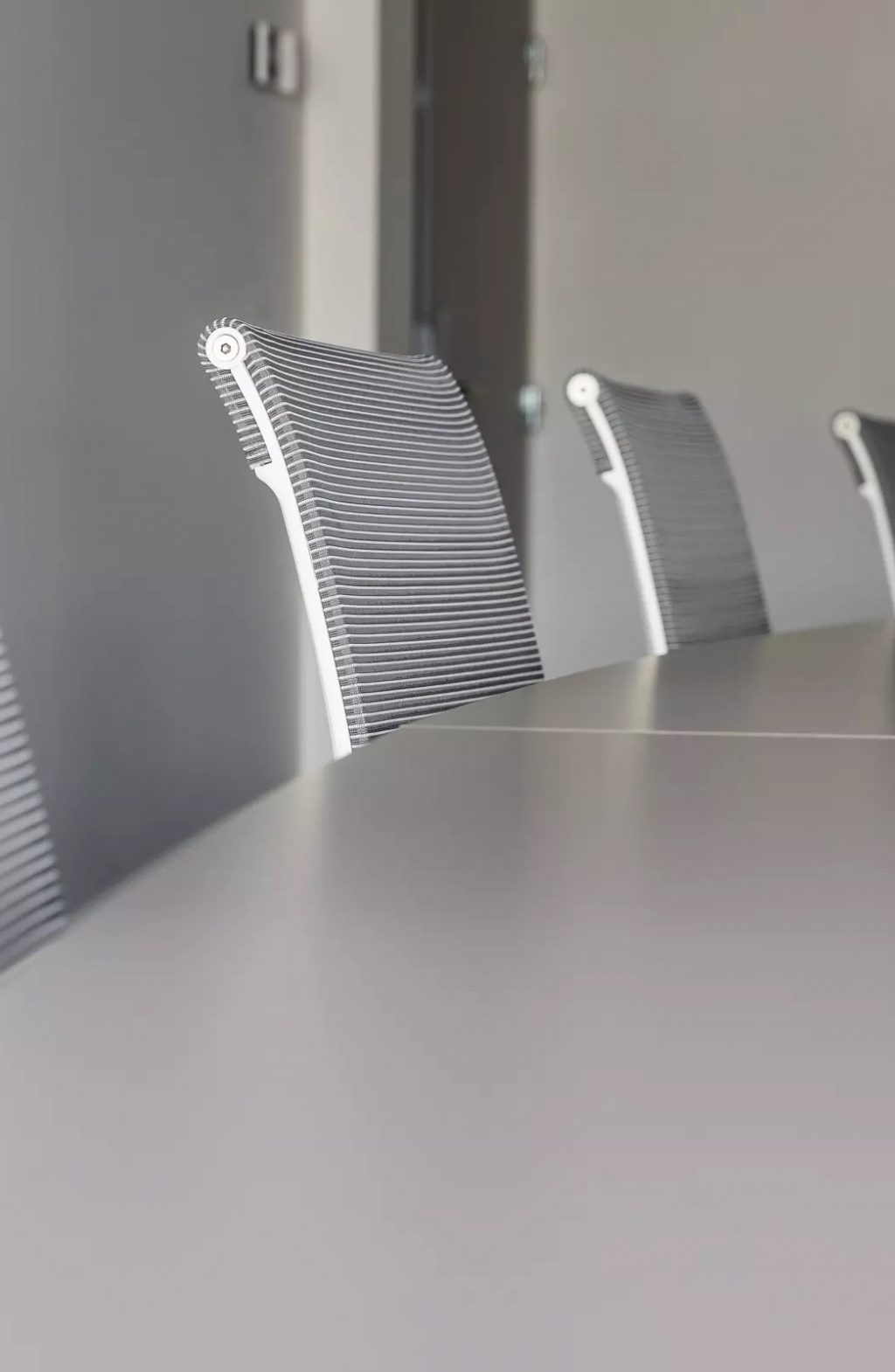 Salle de réunion chaises avec dossier résille