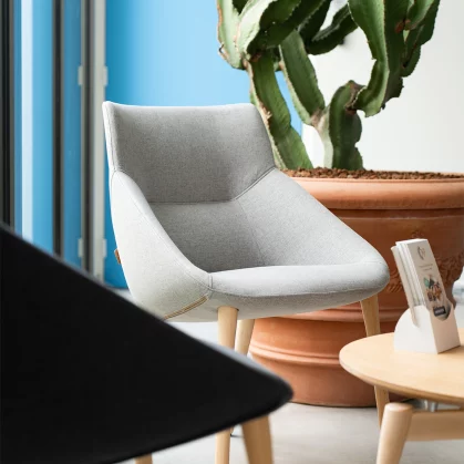 Chauffeuses et table basse