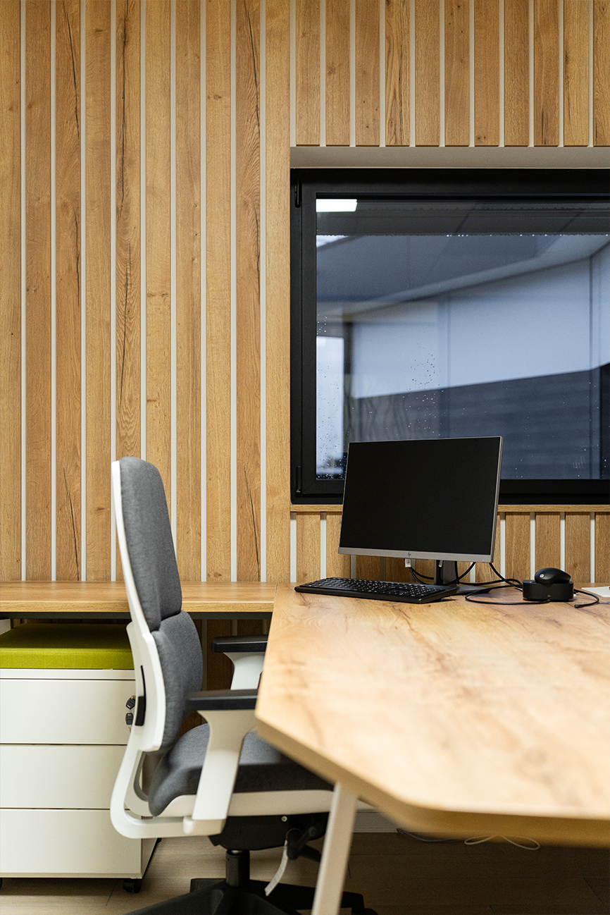 Bureau avec tasseaux Actemium