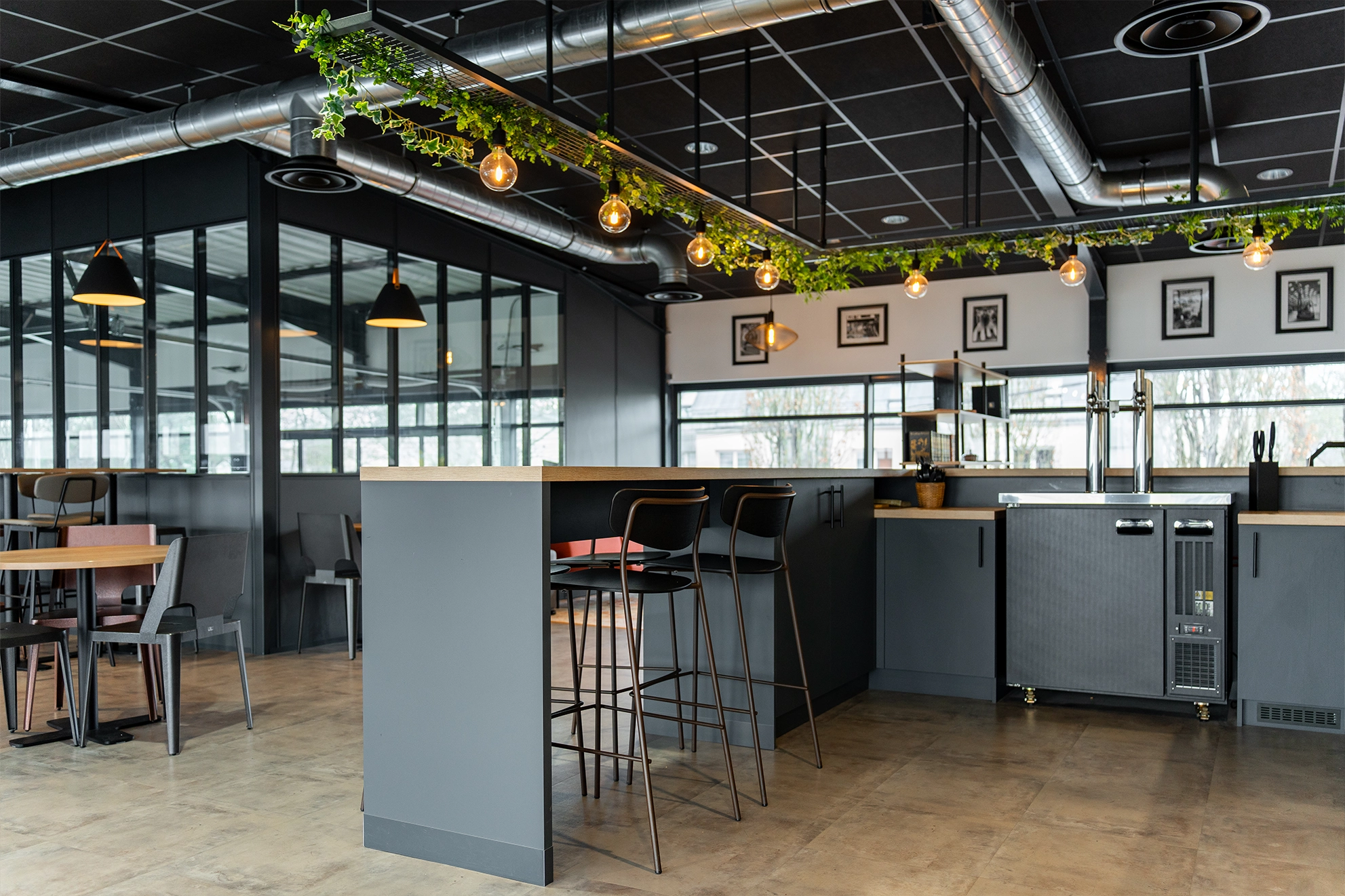 Vue derrière le bar Giffard Manutention